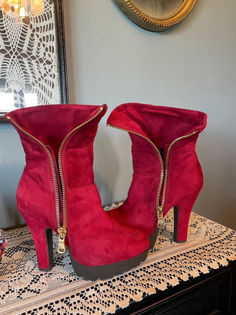 Wild Diva Red Suede High Block Heel Ankle Boots with Gold Zip - Picture 2 of 6
